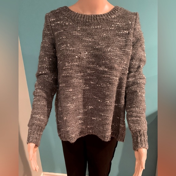 Sweater.    3/40 - Picture 1 of 4